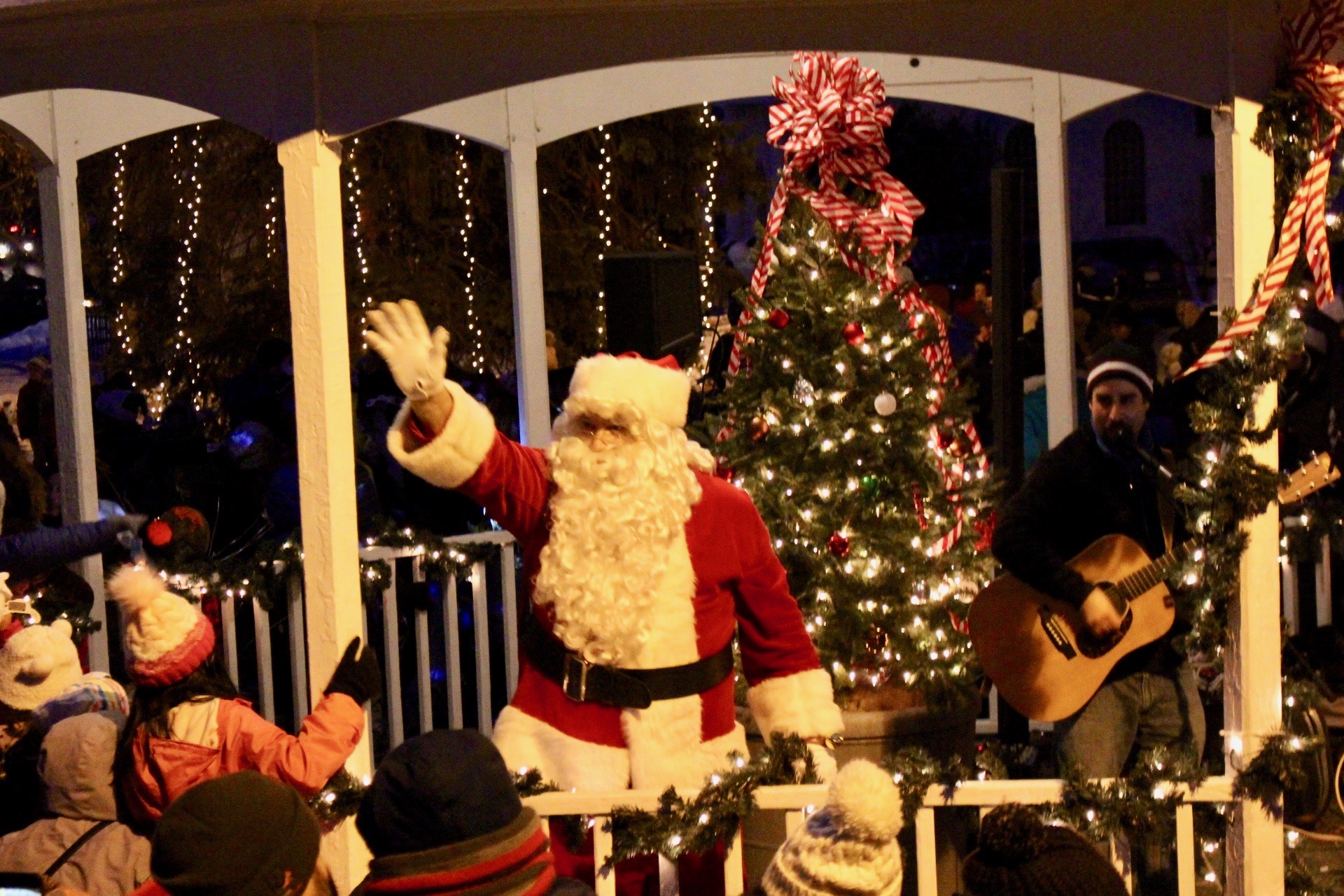 Grafton Celebrates The Holidays As Santa Arrives On Fire Truck ...